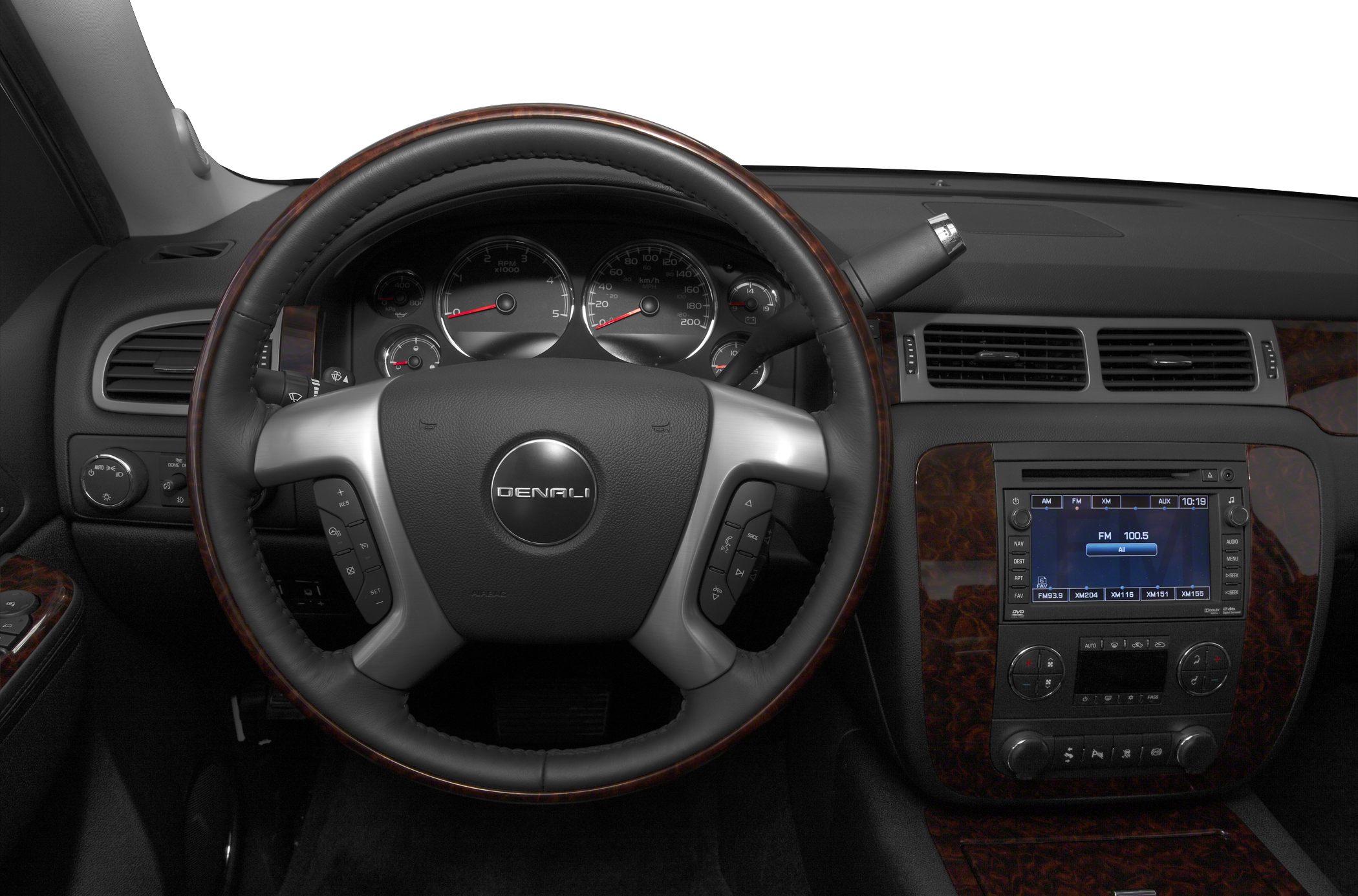 Steering wheel and dashboard with instrument cluster and infotainment system