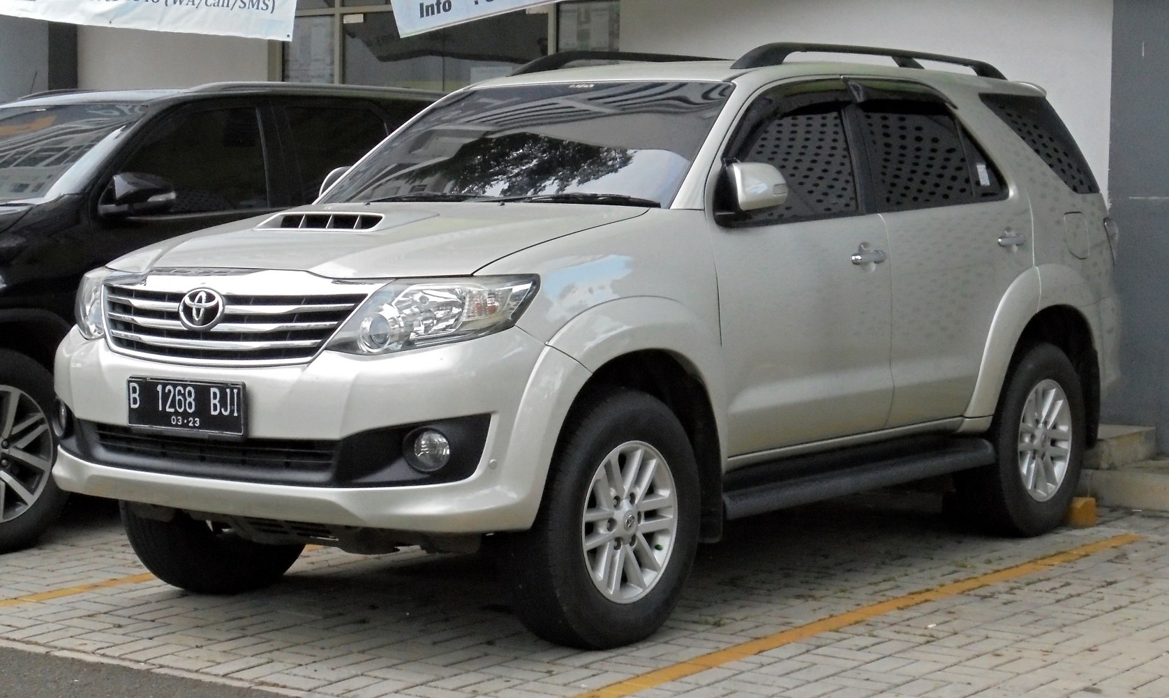 Front grille, headlights, and side profile including roof rails and alloy wheels