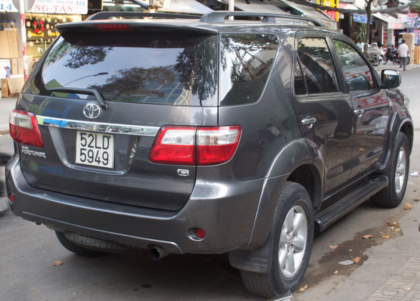 SUV rear features including taillights, rear spoiler, alloy wheels, and step board