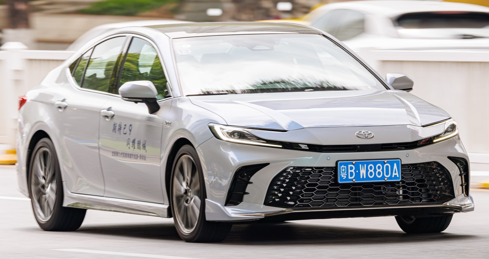 Sedan with LED headlights and honeycomb front grille