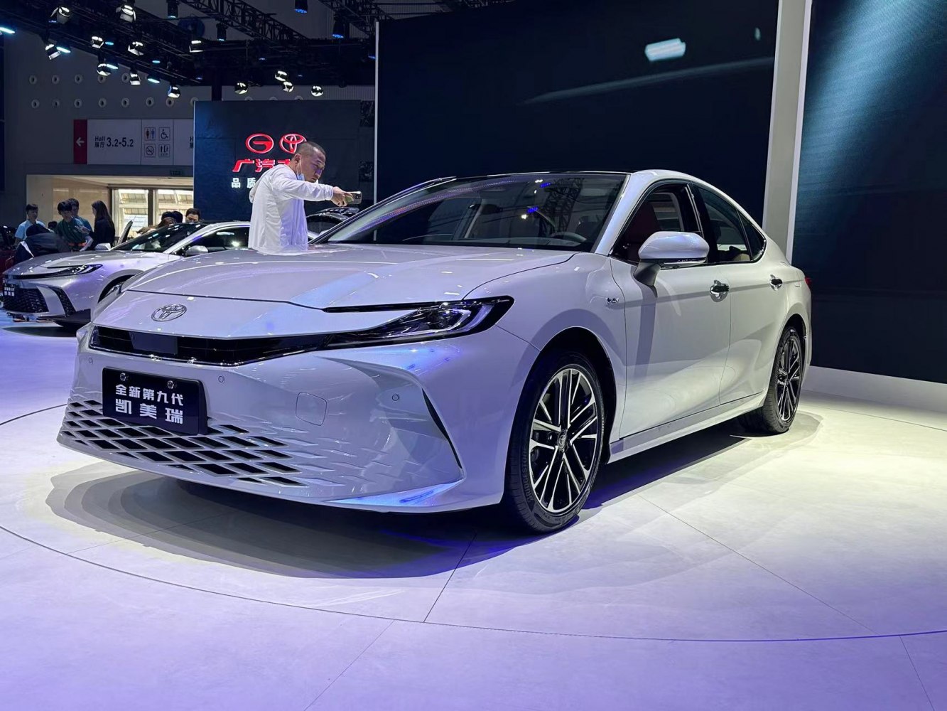 Sleek front fascia and aerodynamic body with multi-spoke alloy wheels.