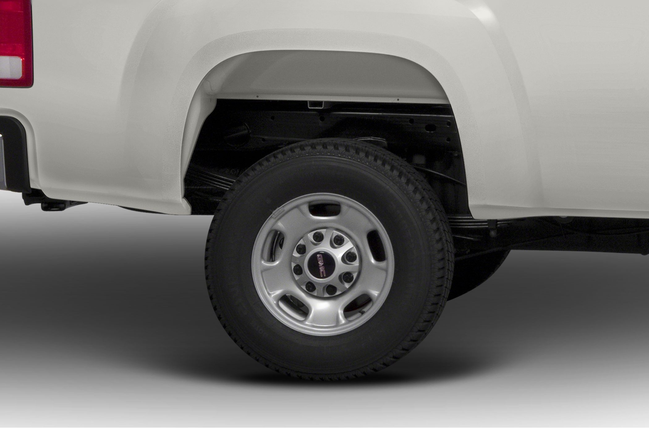 Rear wheel and leaf spring suspension of a pickup truck