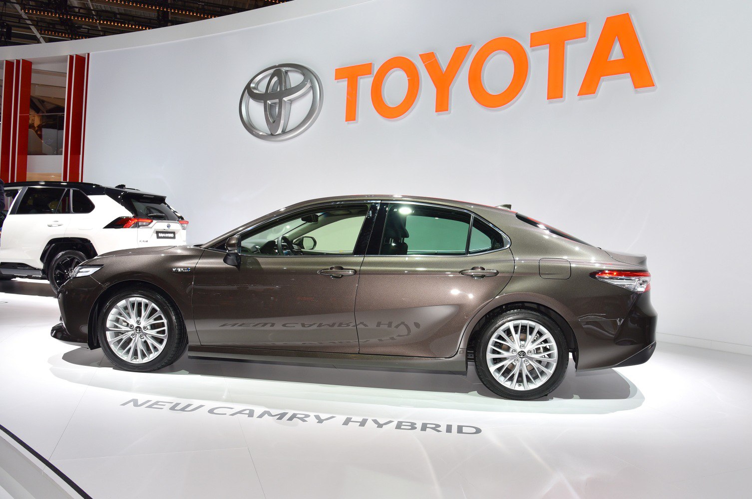 Side profile of a sleek hybrid sedan with alloy wheels and aerodynamic lines