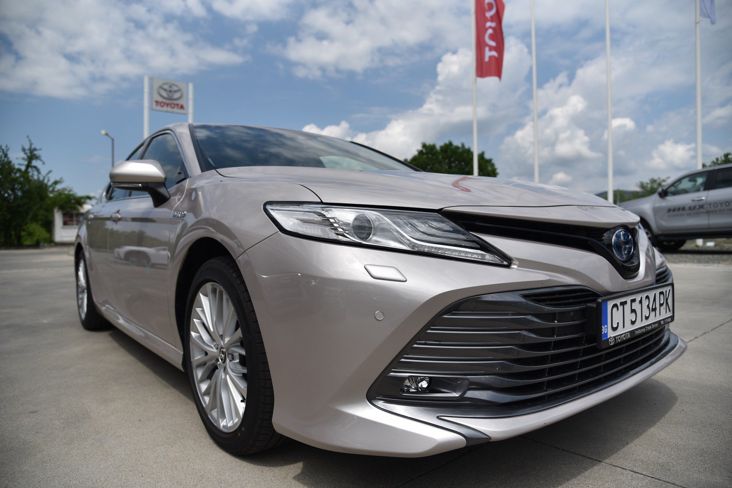 Sleek 2018 sedan front end with headlights and grille