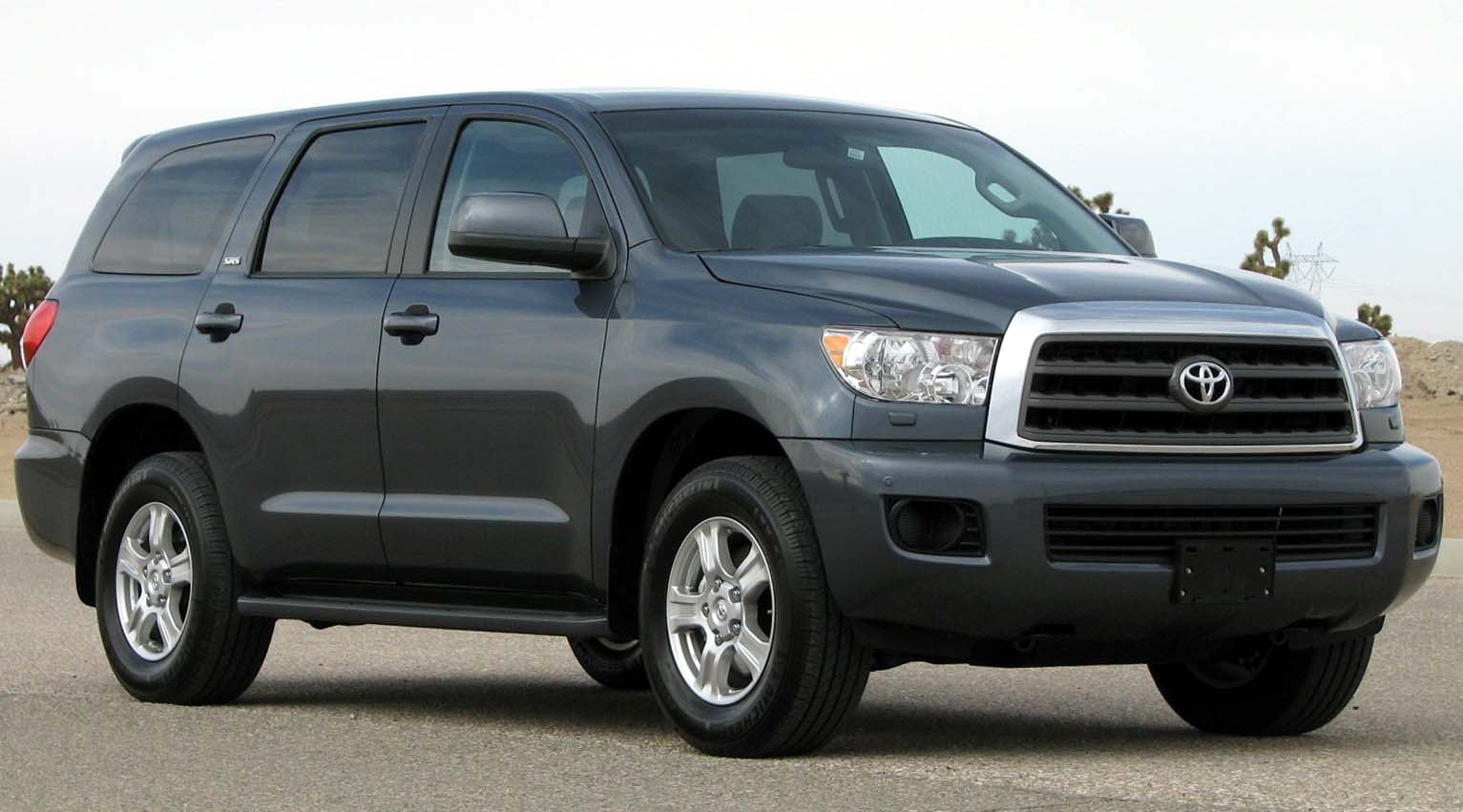 Front side view of large SUV with bold grille and alloy wheels