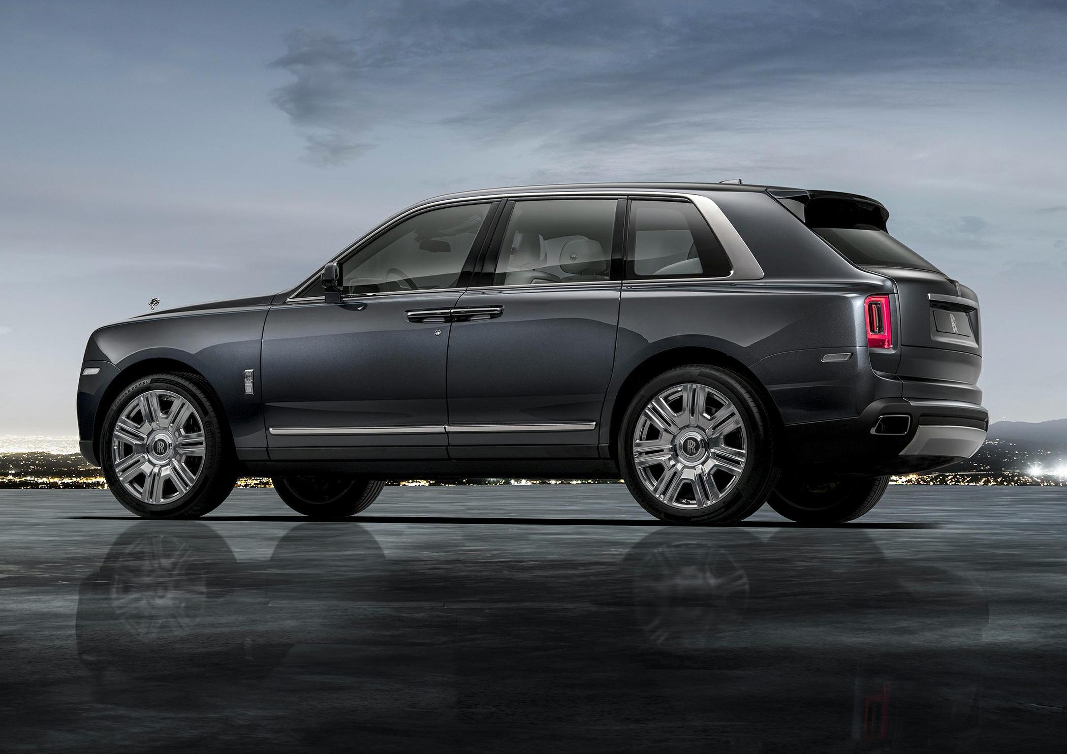 2019 Rolls-Royce Cullinan Side View Left