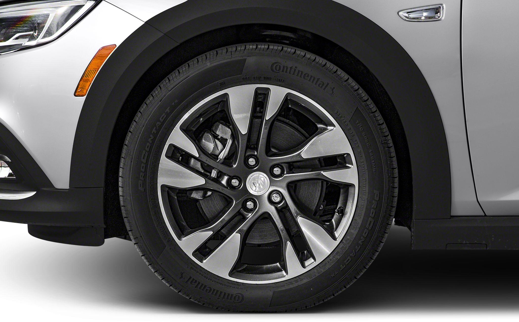 Alloy wheel with Continental ProContact tire close-up