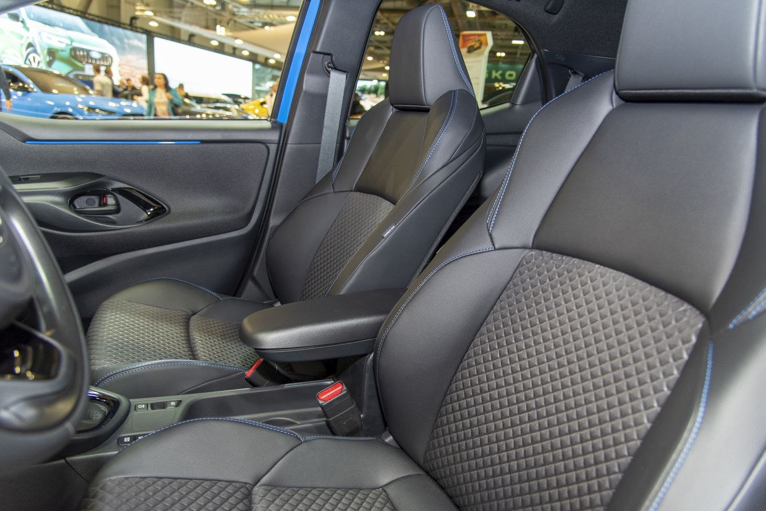 Front seats with leather and patterned upholstery