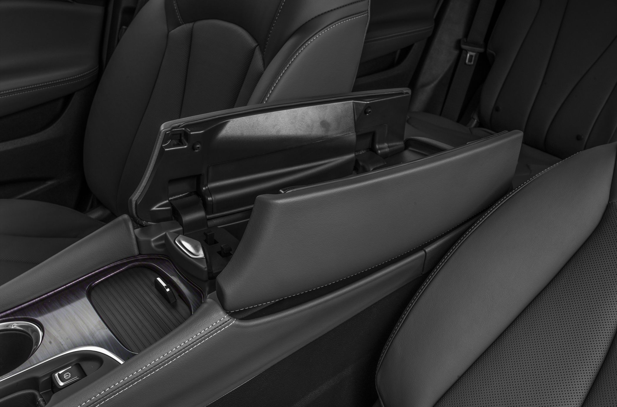 Open center console storage and leather seats upholstery