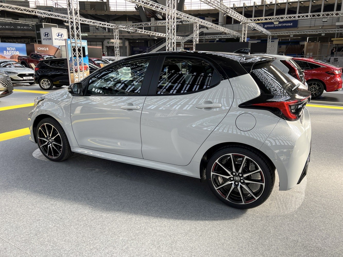 Side view of hatchback with two-tone roof and alloy wheels