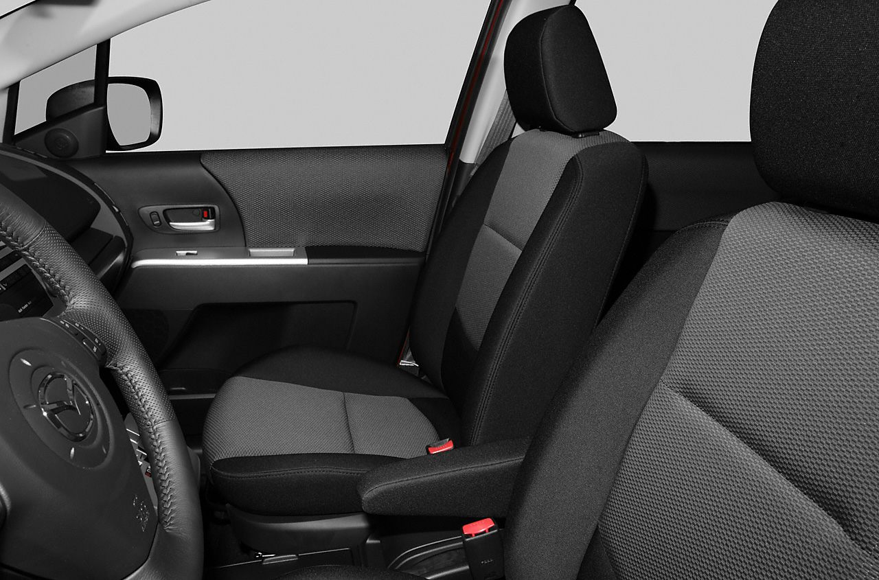 Fabric front seats with armrest and steering wheel controls