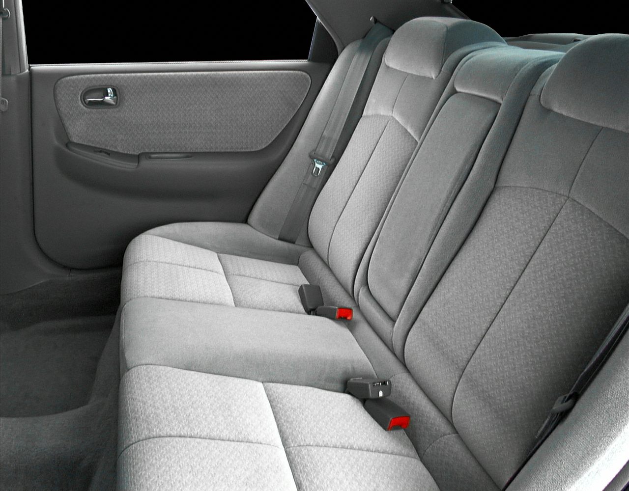 Spacious rear seat with fabric upholstery and seat belts