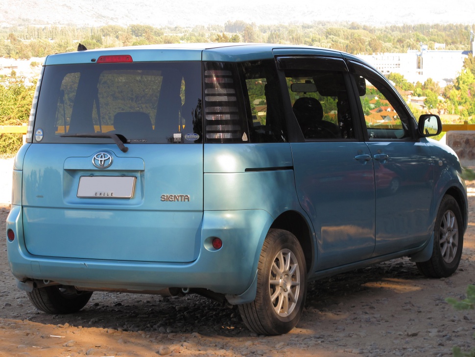 Compact minivan rear with vertical taillights and sliding door design