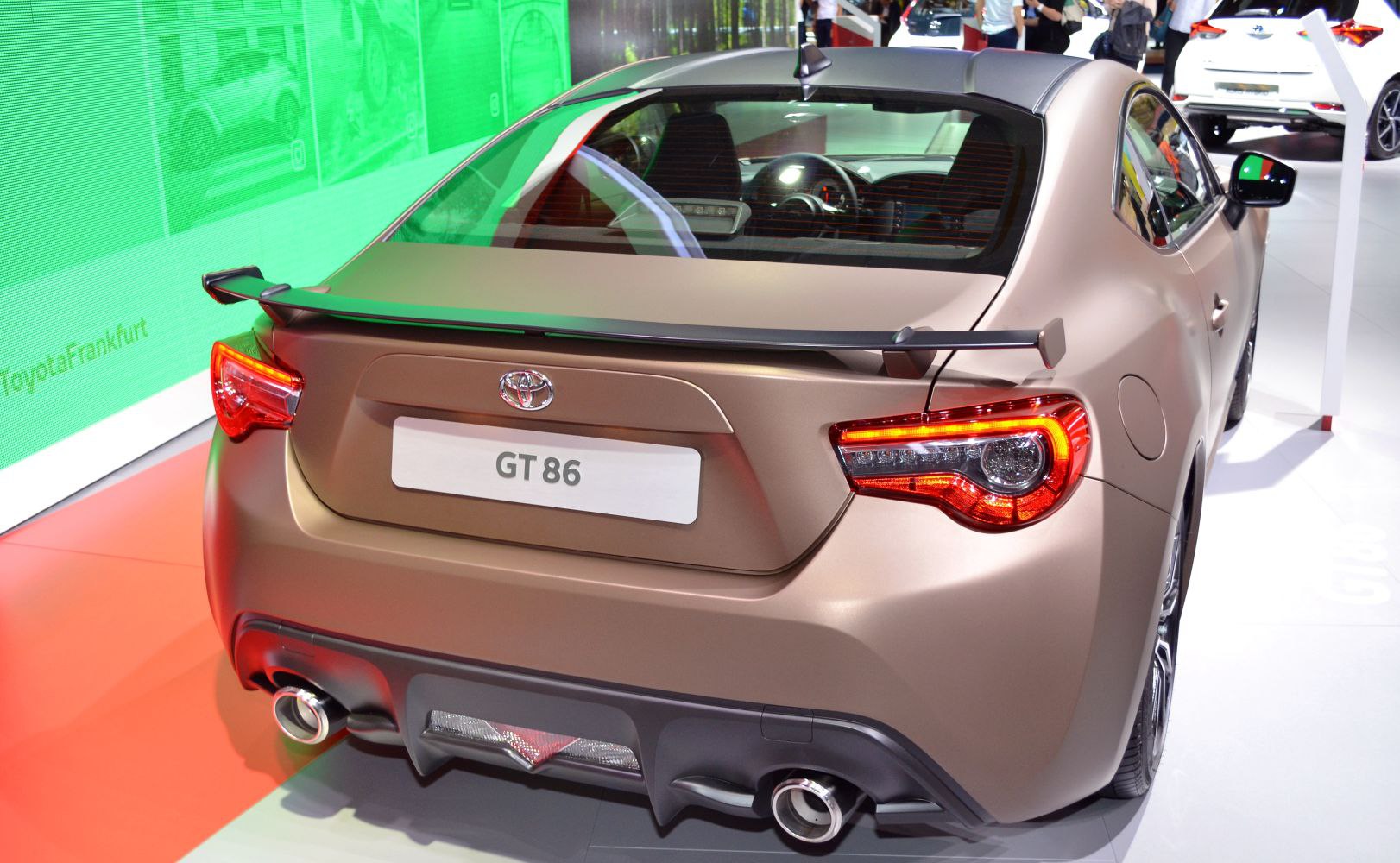 Rear view with sporty spoiler and dual exhaust of a coupe
