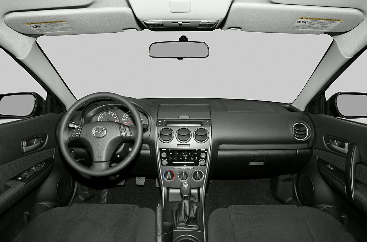 Dashboard, steering wheel, center console, black cloth seats