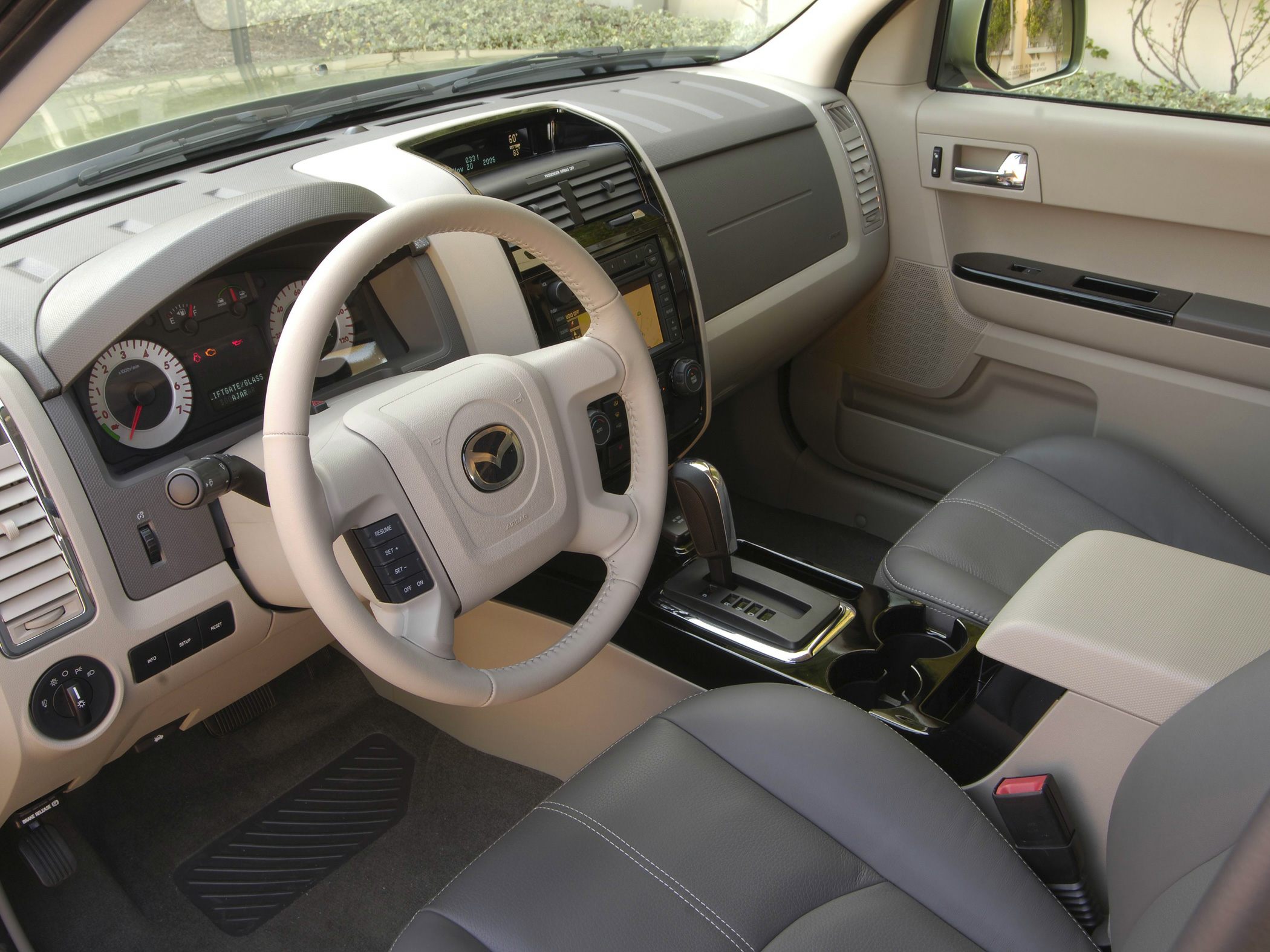 Dashboard and steering wheel with automatic gear shifter