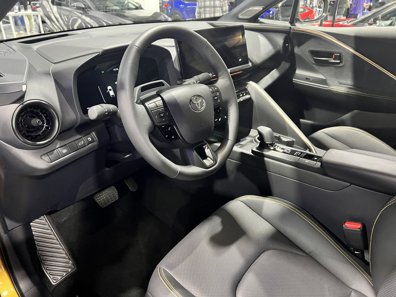 Modern digital dashboard and multifunction steering wheel with ergonomic console