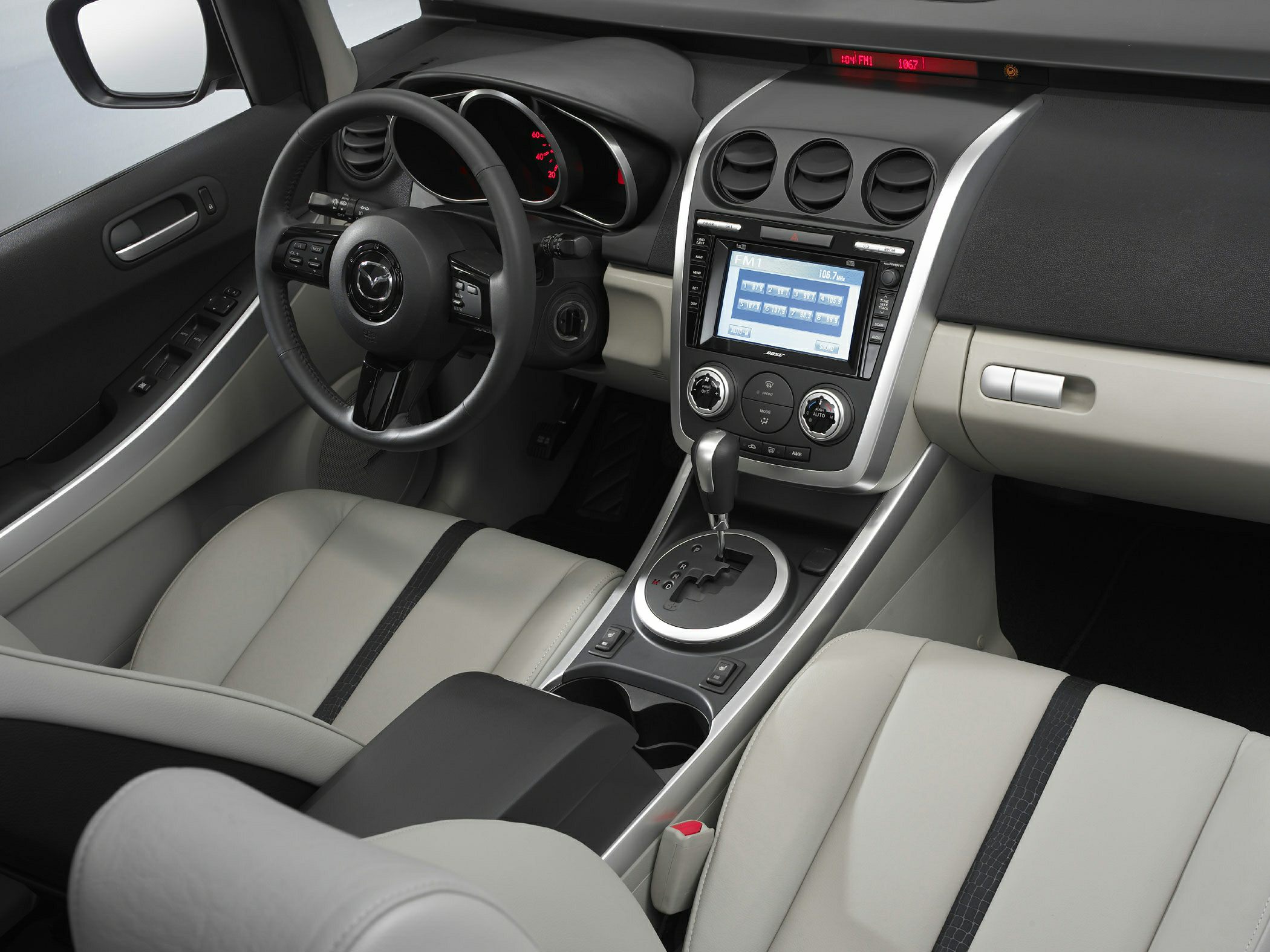 Dashboard with infotainment, steering wheel, automatic gearshift, leather seats