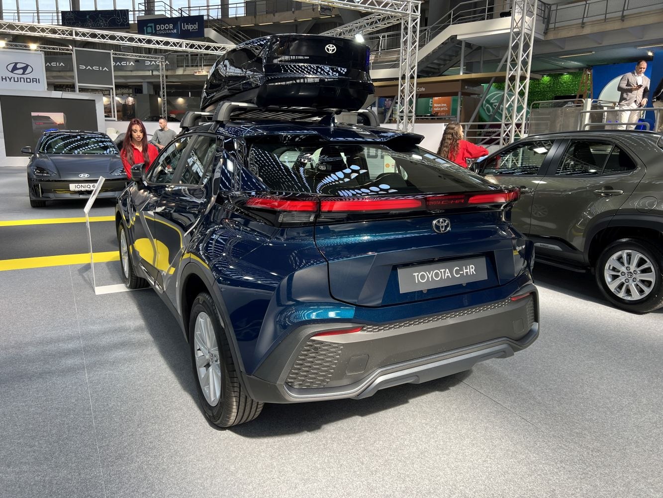Rear view of SUV with full-width taillight and rooftop cargo box