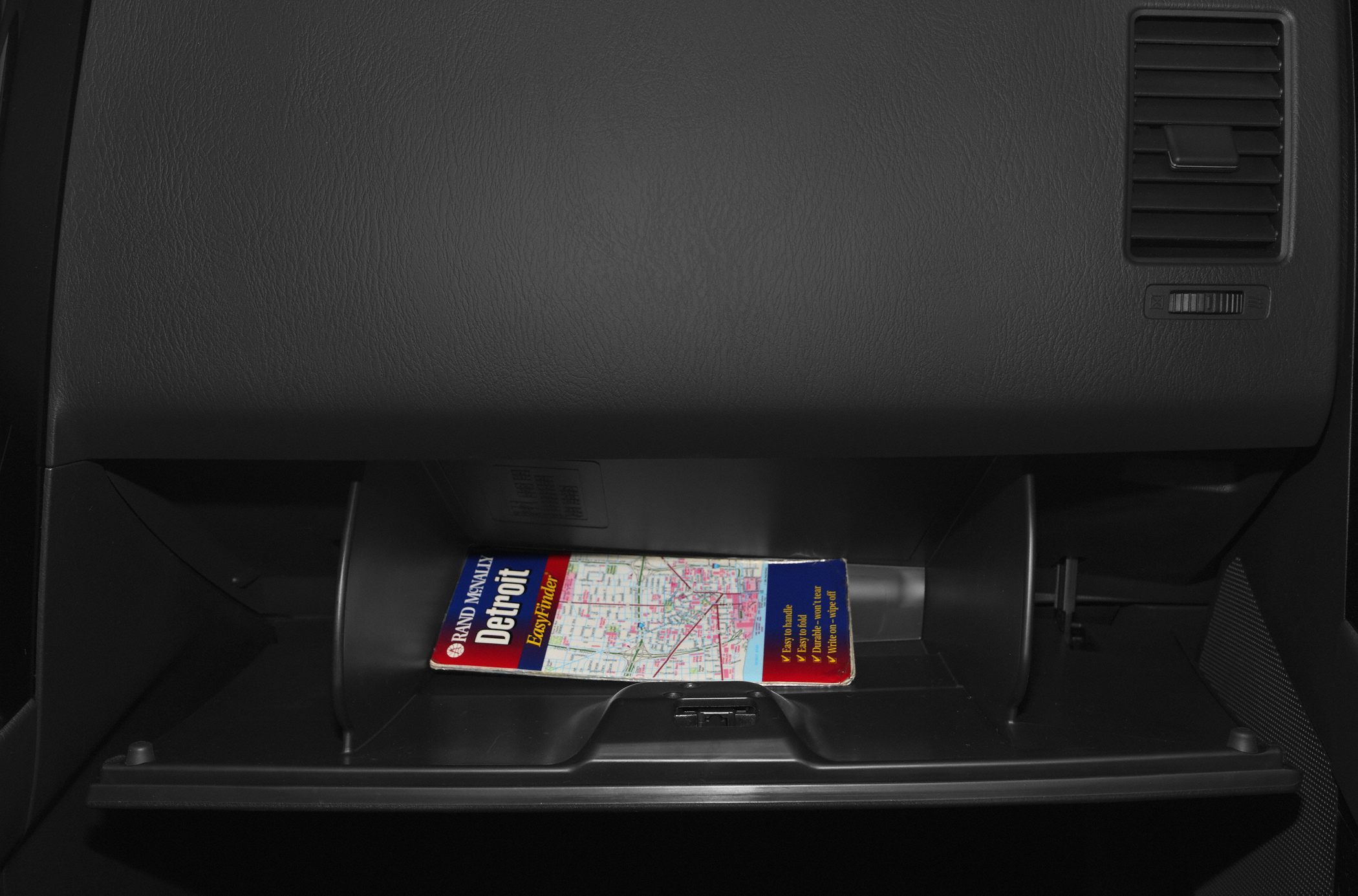 Open glovebox with storage compartment and ventilation control