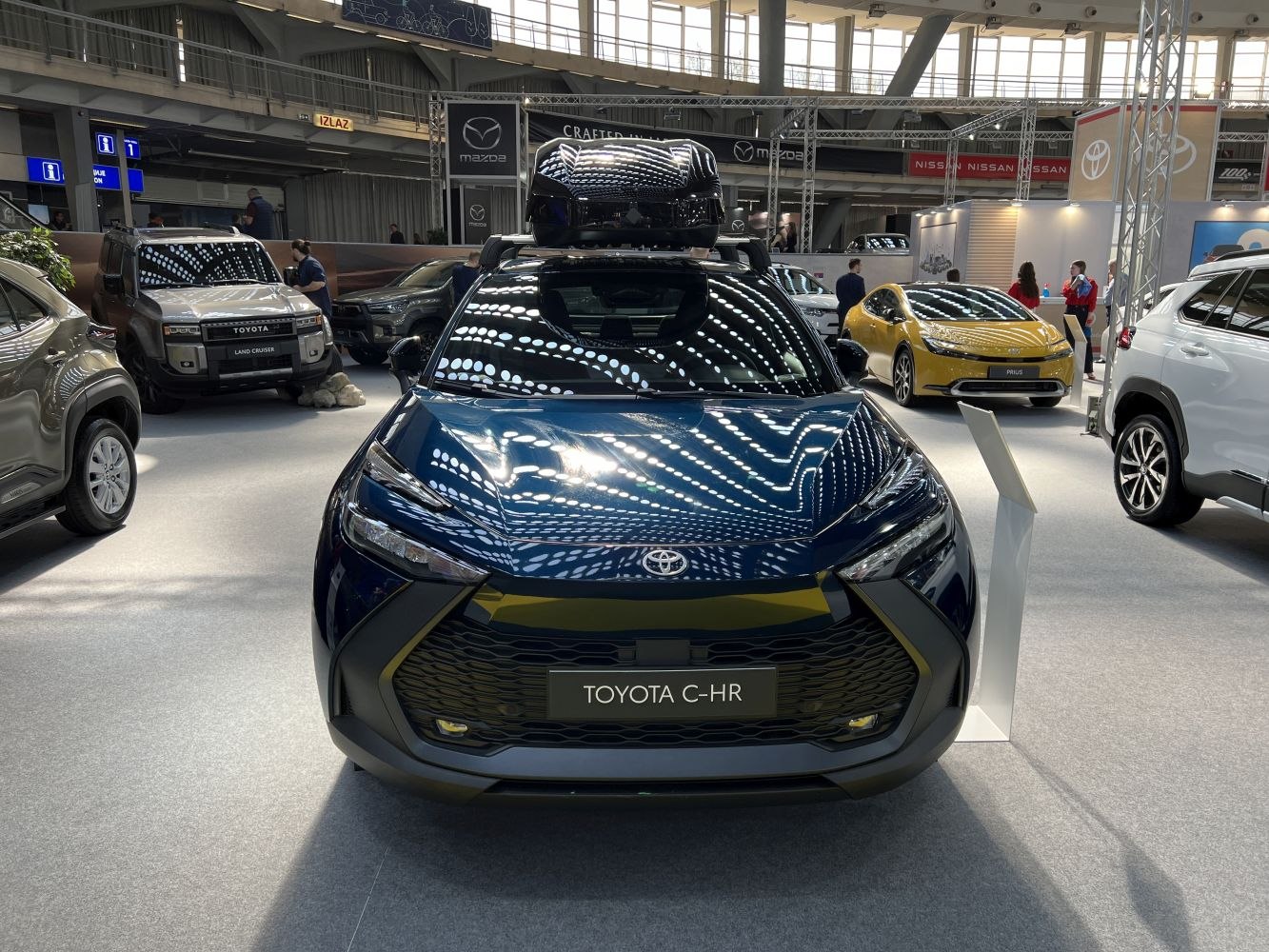 Front view of SUV with roof box in exhibition