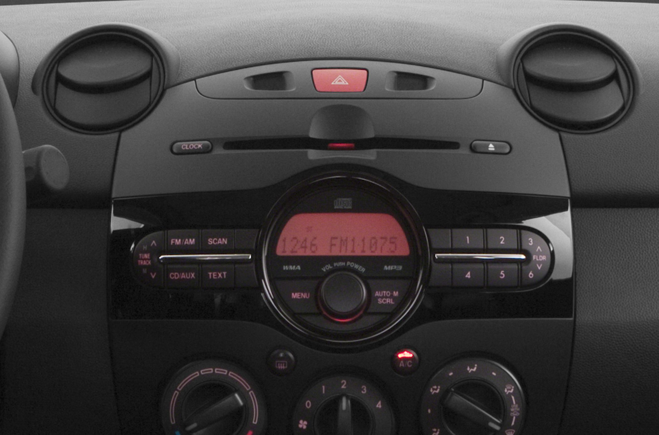 Mazda 2 III dashboard radio and manual climate control knobs