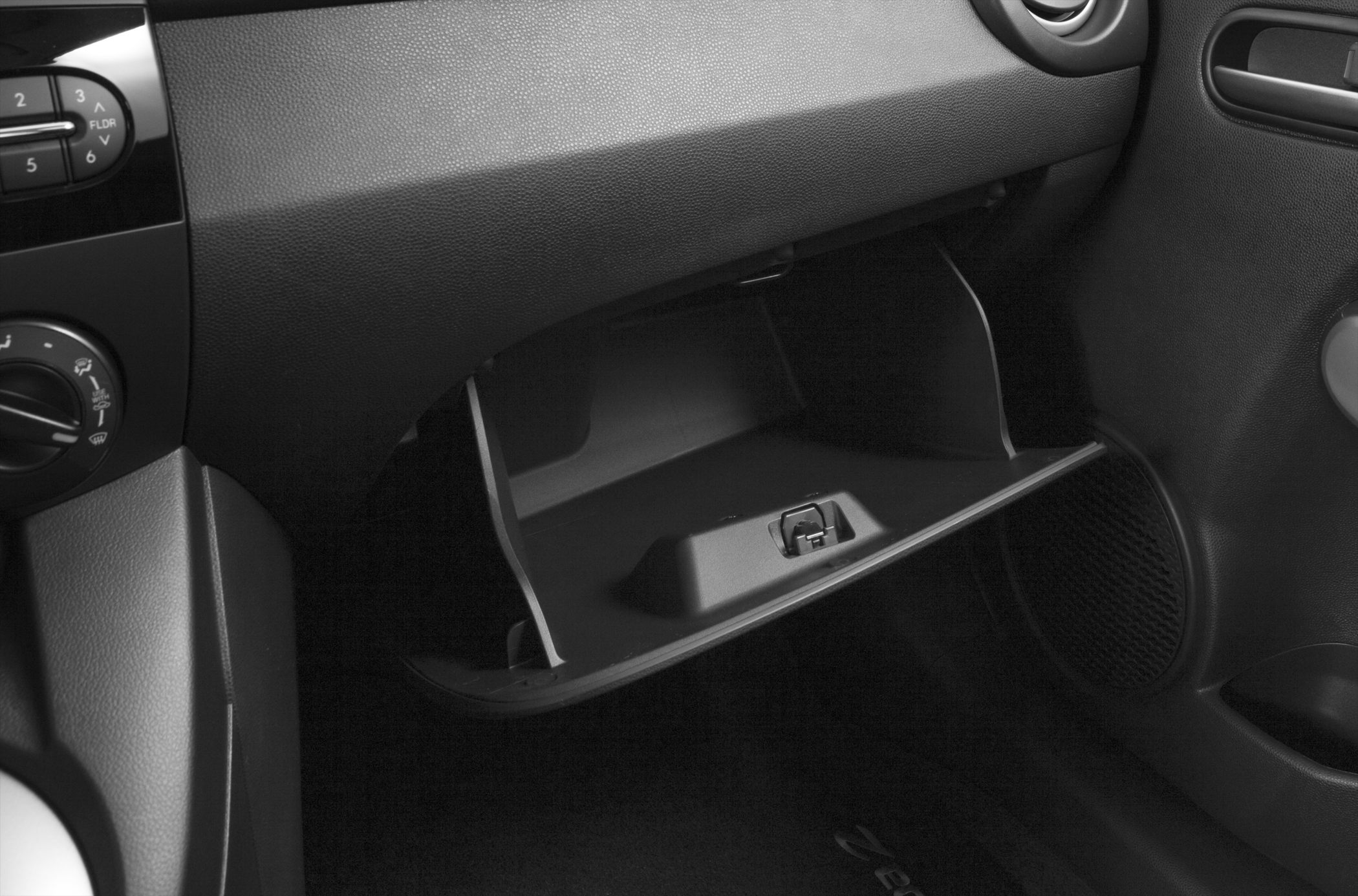 Open glove box and dashboard panel details