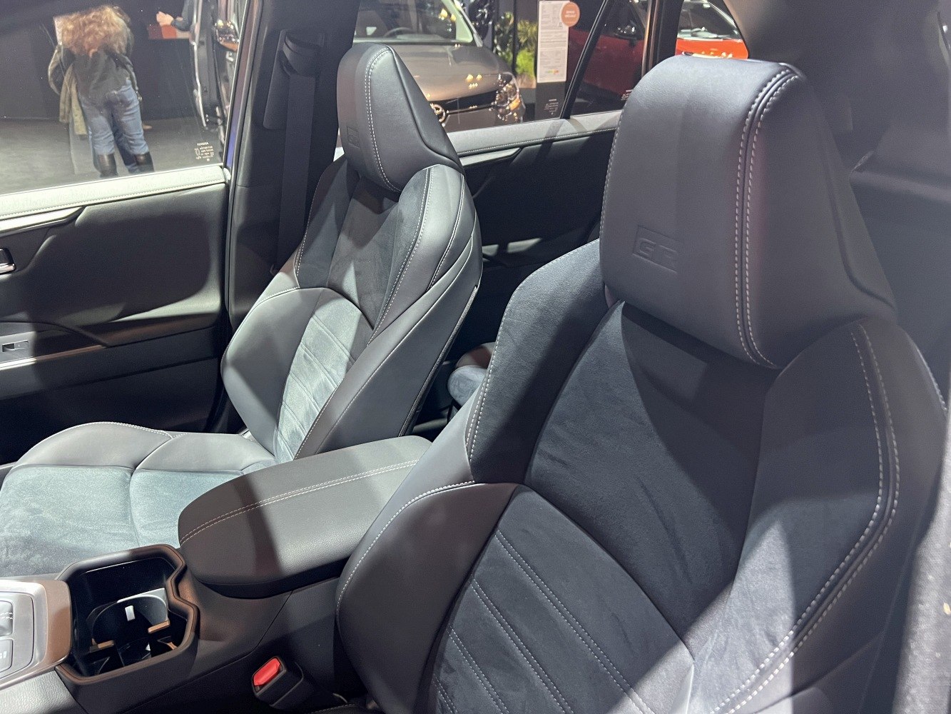 Sporty front seats with leather and alcantara upholstery, detailed stitching.
