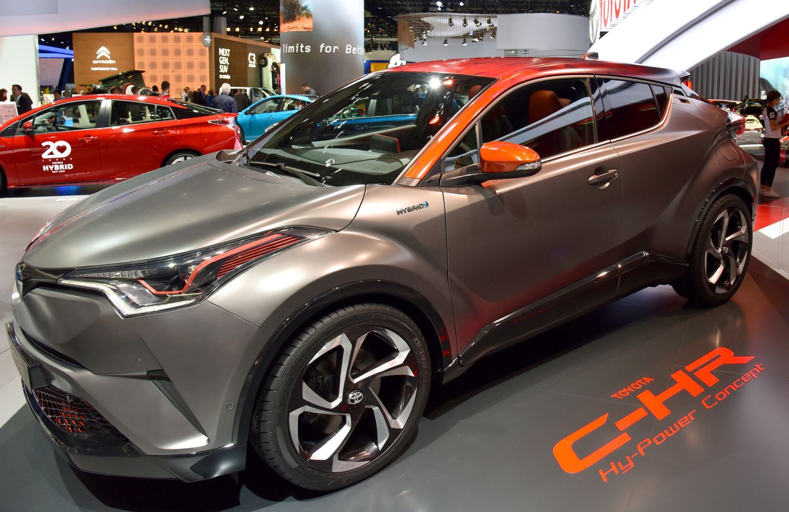 Two-tone hybrid SUV concept with aerodynamic styling