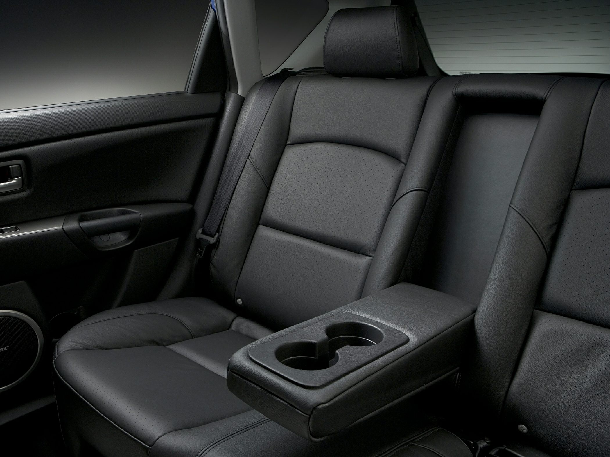 Rear black leather seats with center armrest and cup holders