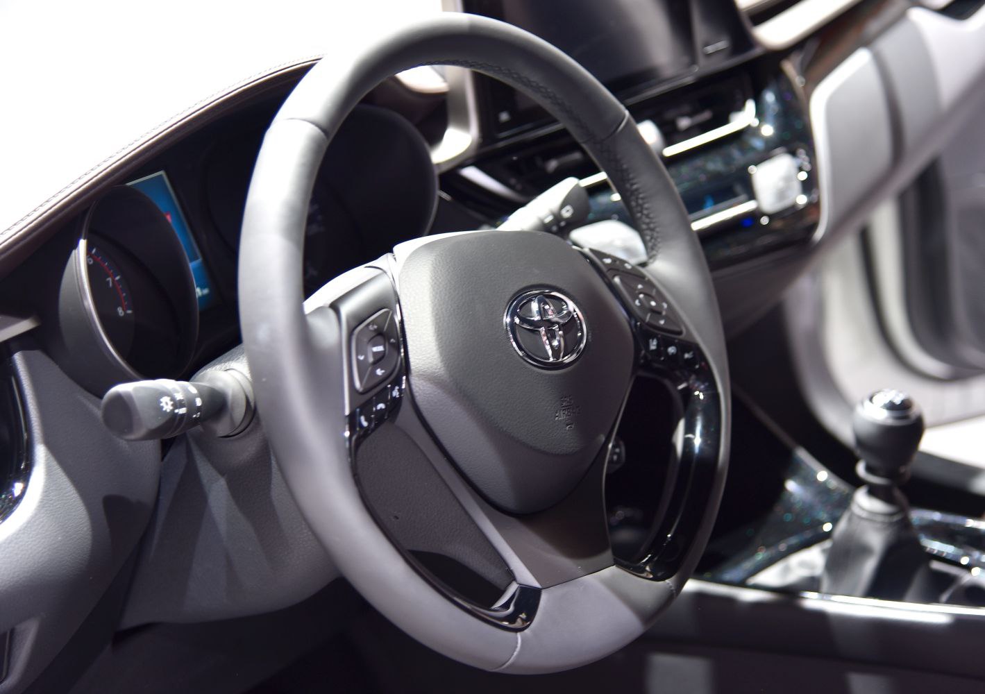Steering wheel with controls and manual gear shift