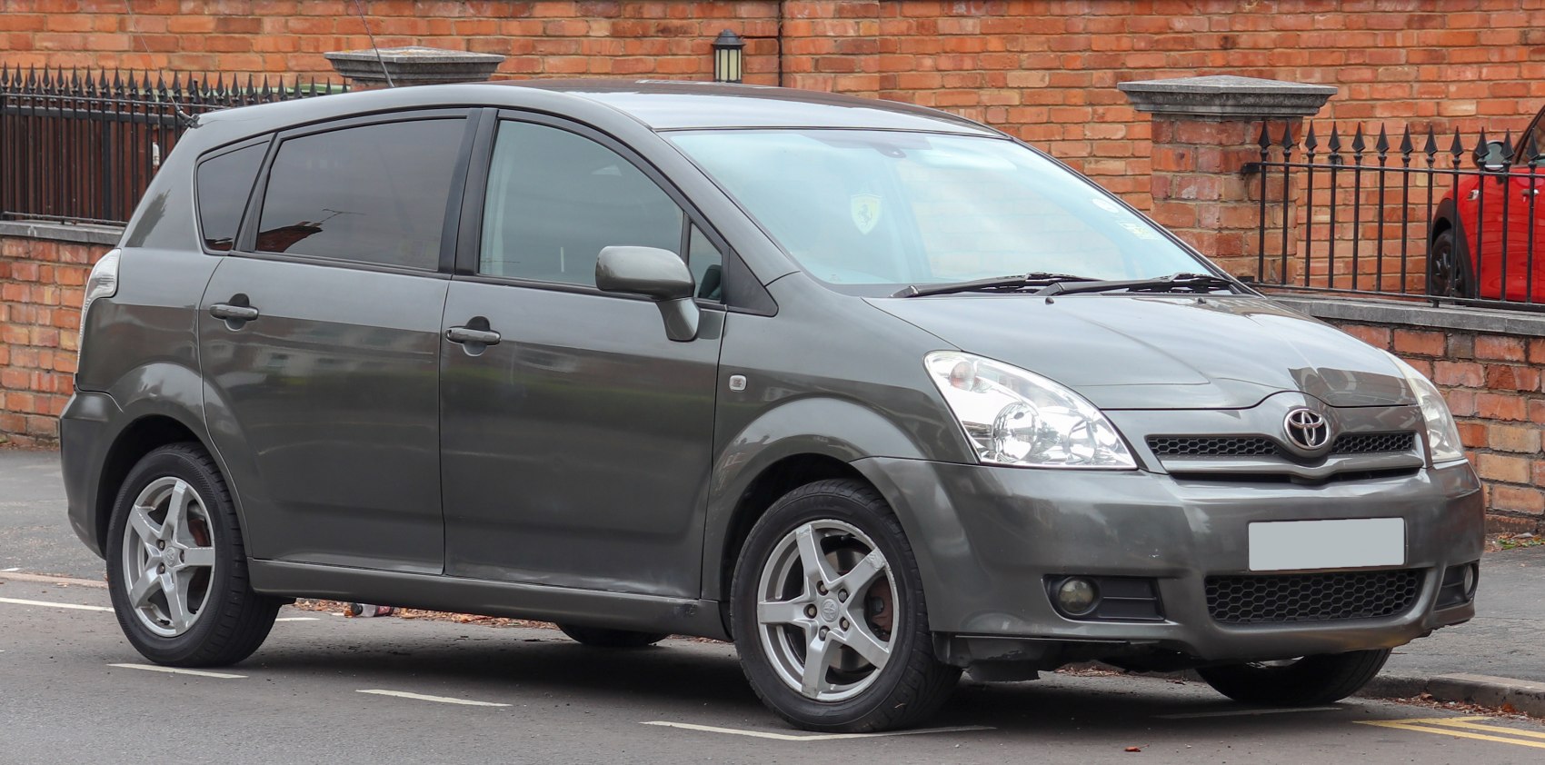 Front side view of compact MPV with alloy wheels