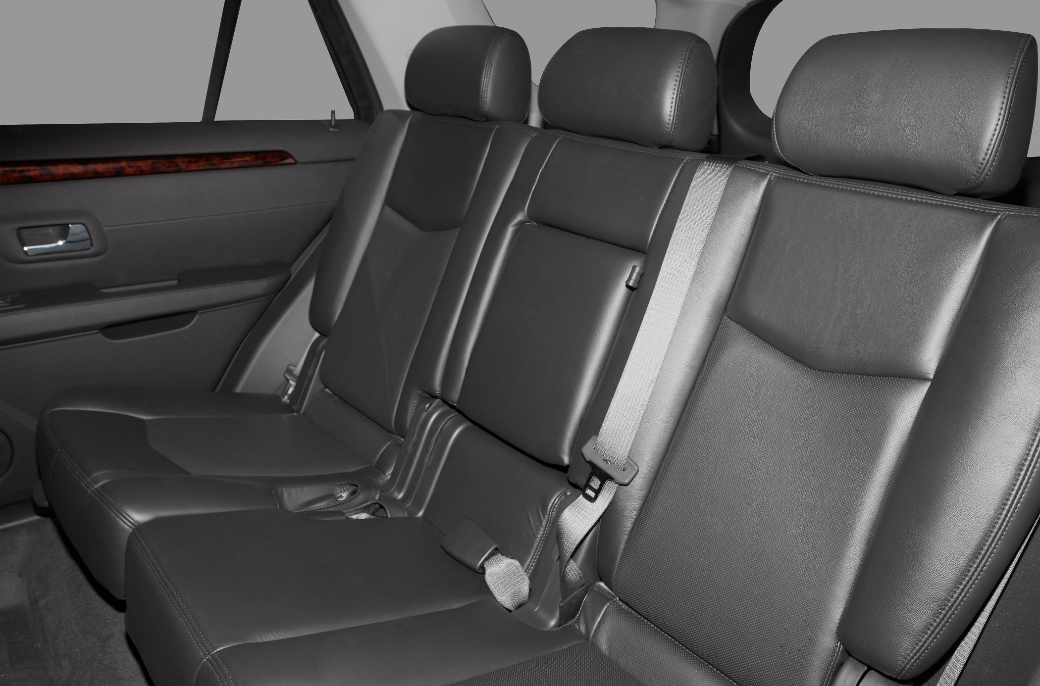Leather rear seats with headrests and seatbelts
