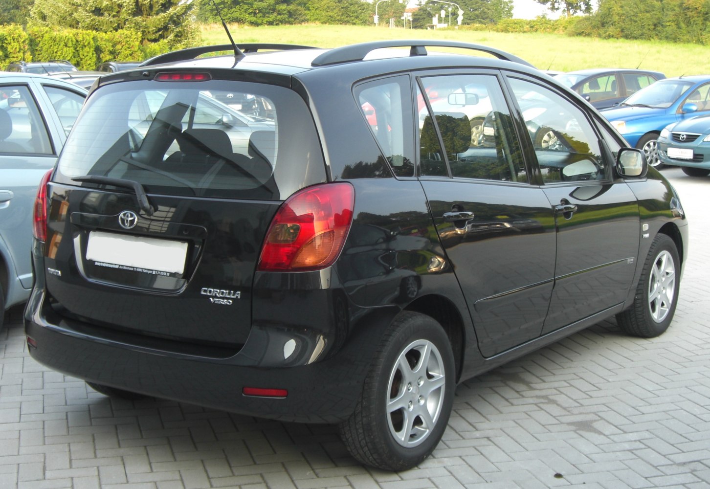 Rear side view with tail lights, rear wiper, alloy wheels