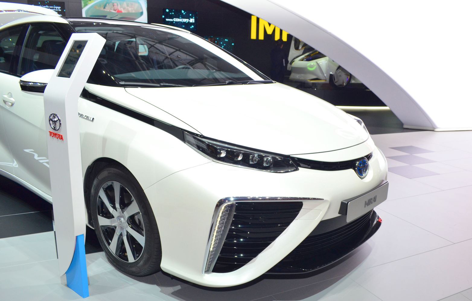 Front design with sleek LED headlights and aerodynamic grille