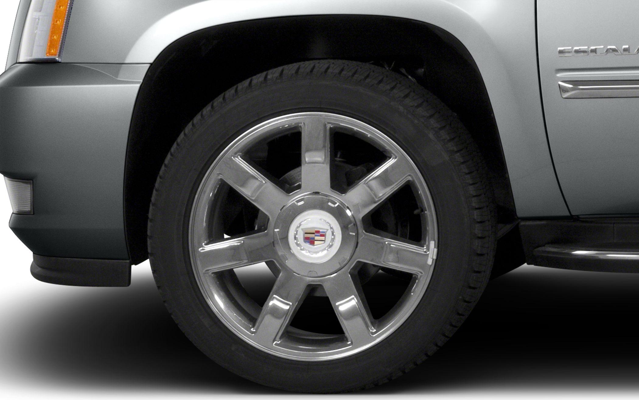 Chrome alloy wheel and side emblem on SUV