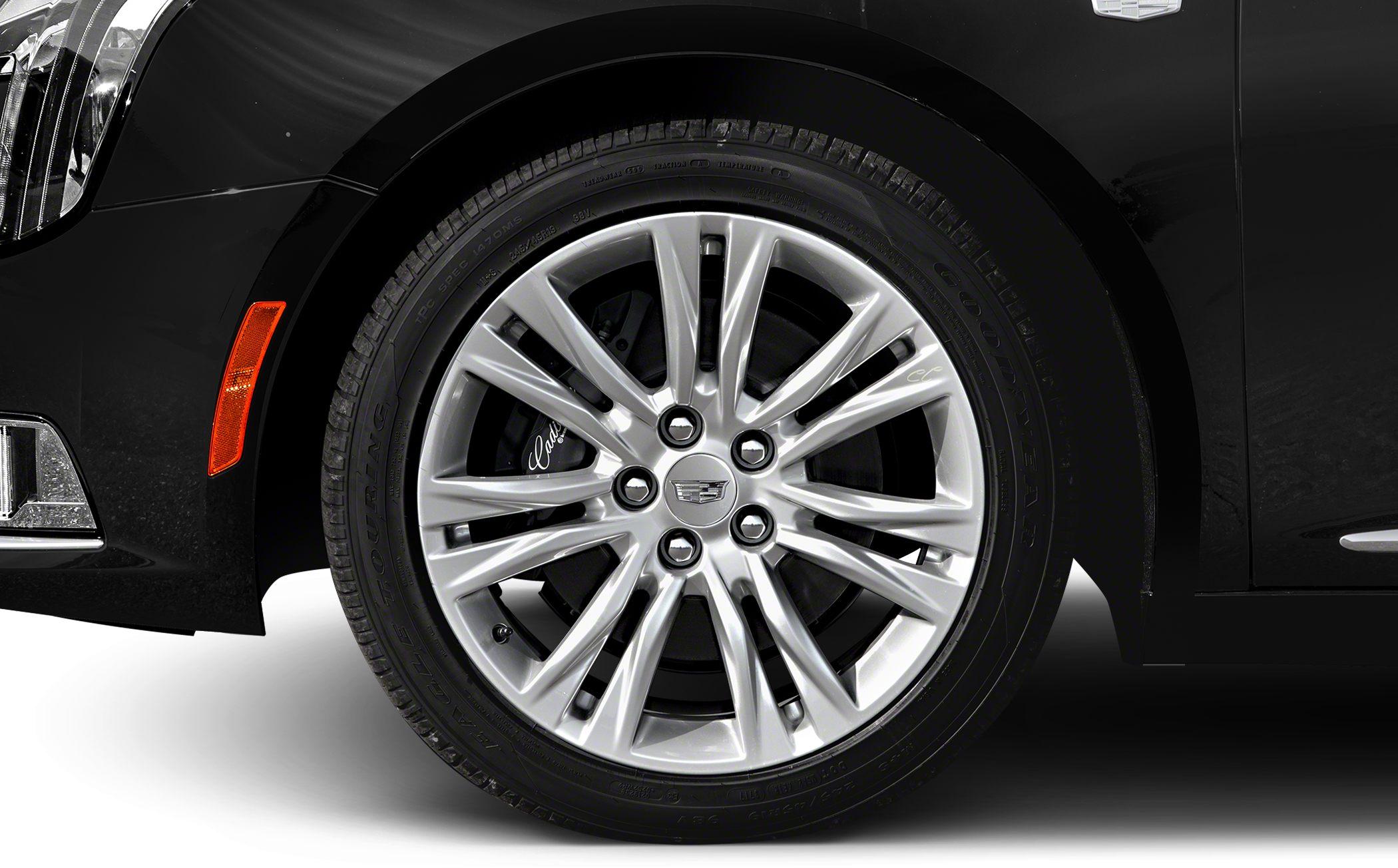 Multi-spoke alloy wheel and tire with side reflector