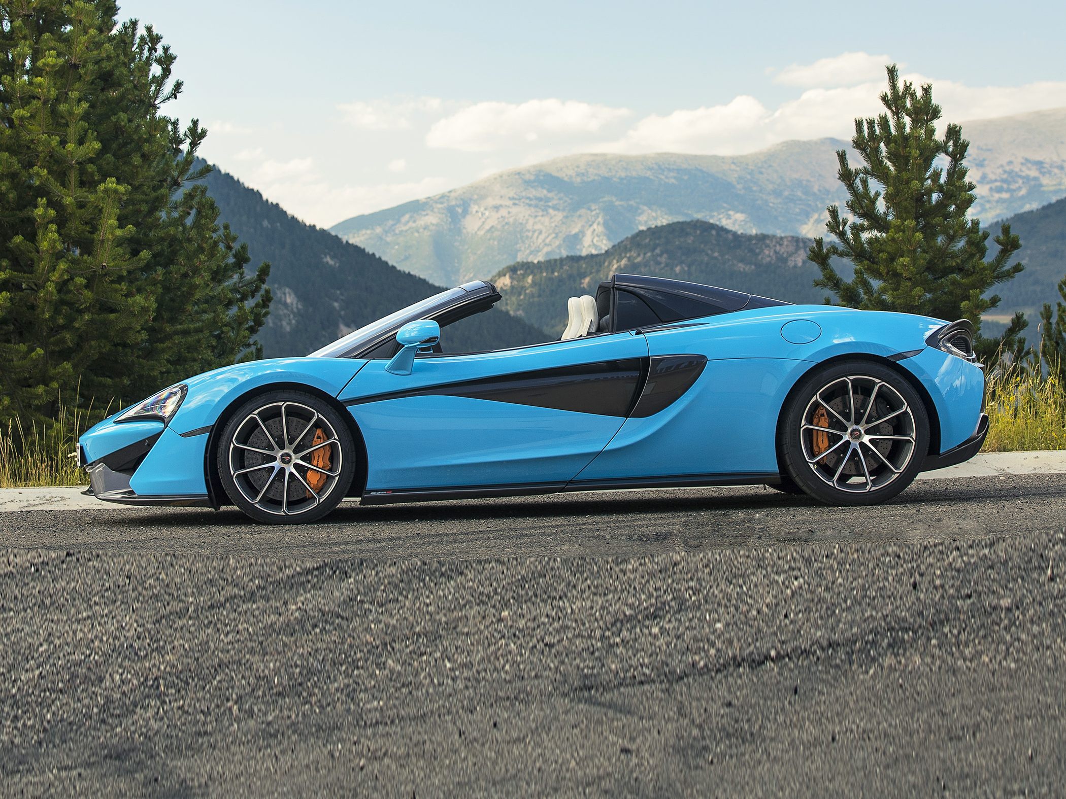2017 McLaren 570S Spider Side View Left