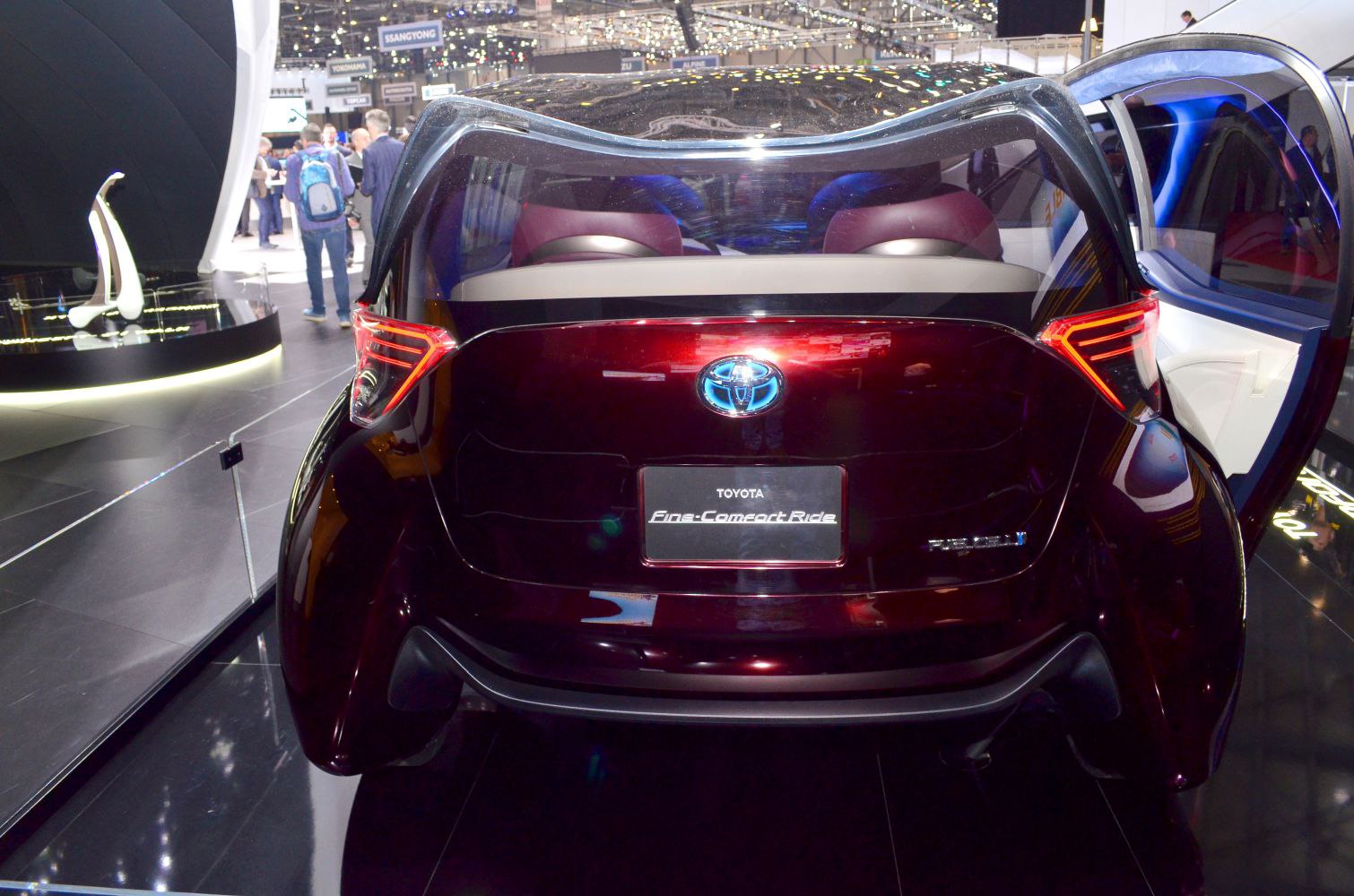 Rear view with sleek tail lights and panoramic rear window