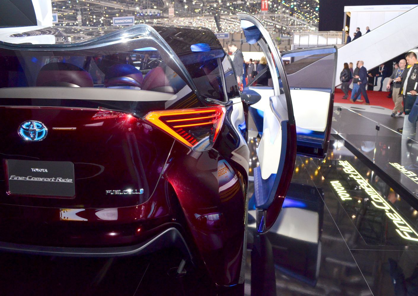 Futuristic rear design with LED taillights and rear-opening door