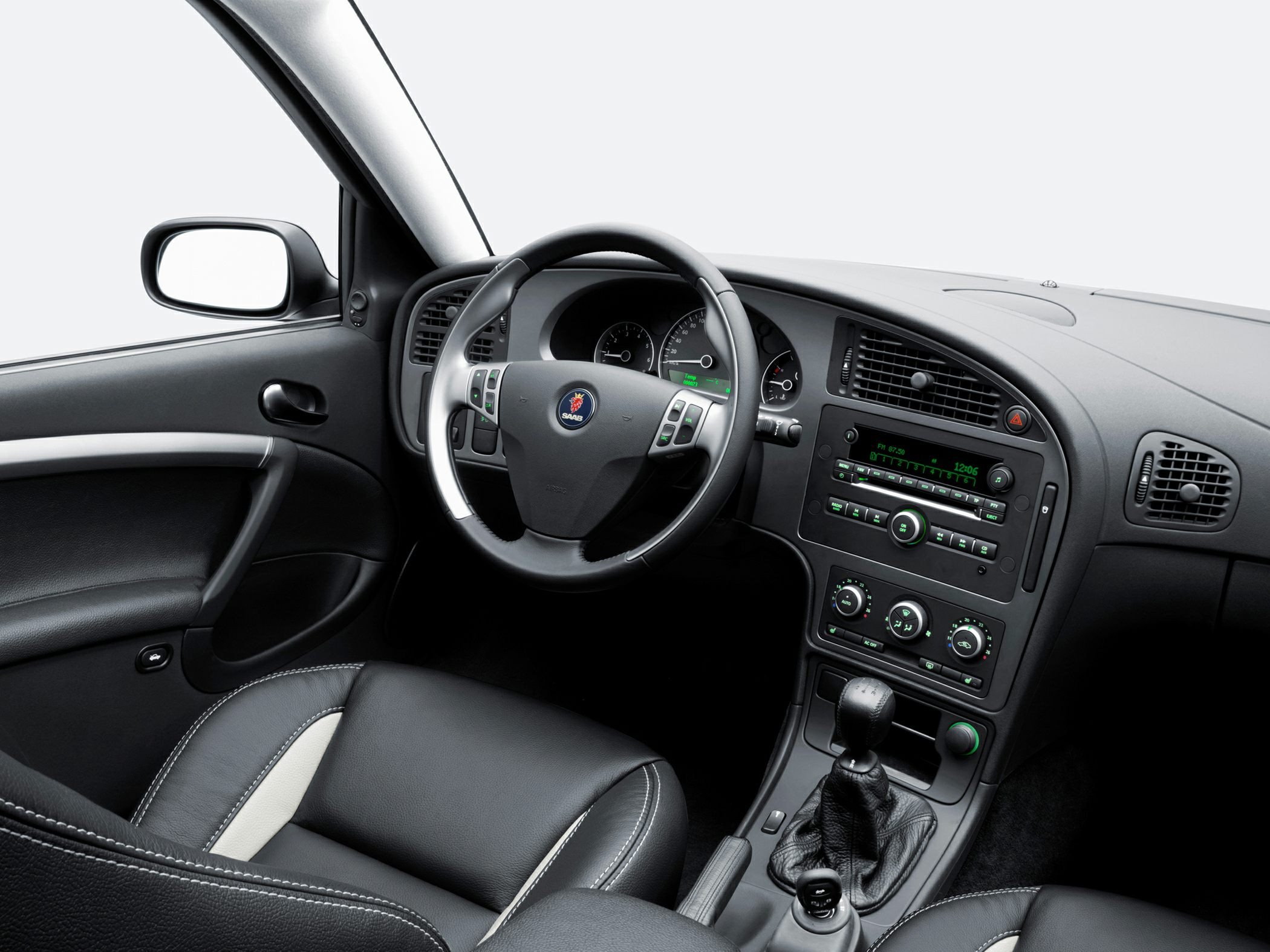 Steering wheel, dashboard, center console with manual gear shift