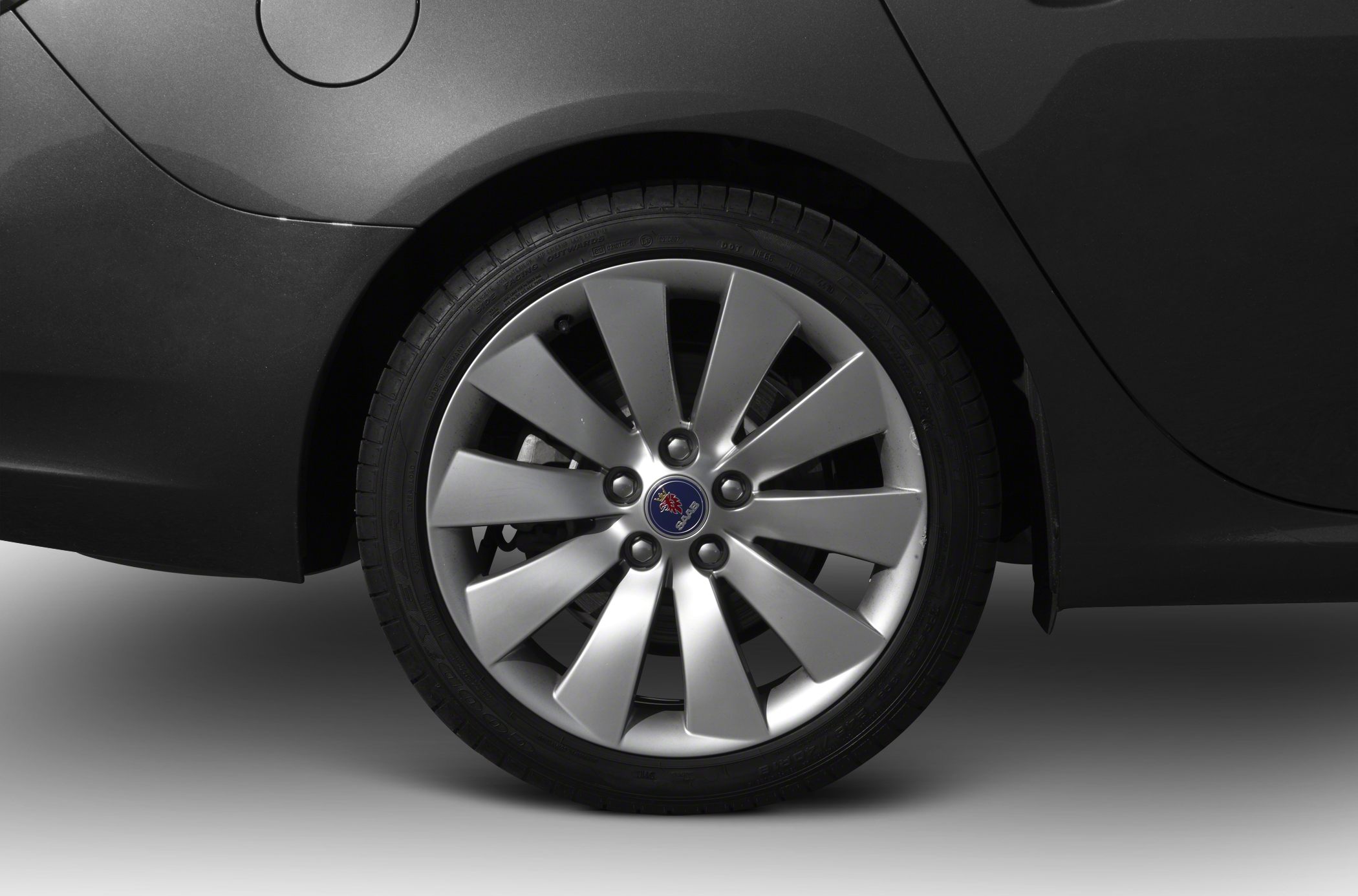 Alloy wheel with multi-spoke design and adjacent car body panel
