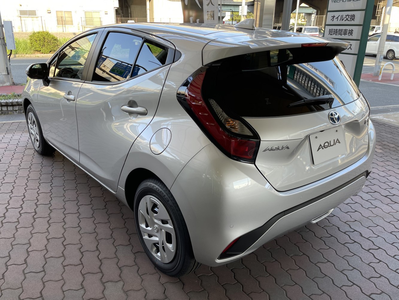 Rear side and tail light design of a silver hatchback
