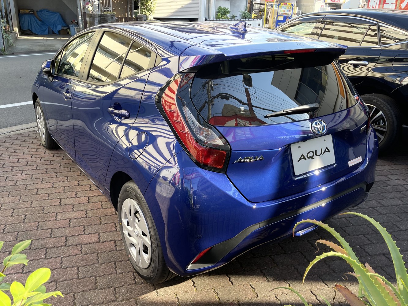 Rear hatch and tail light design of a blue hybrid hatchback