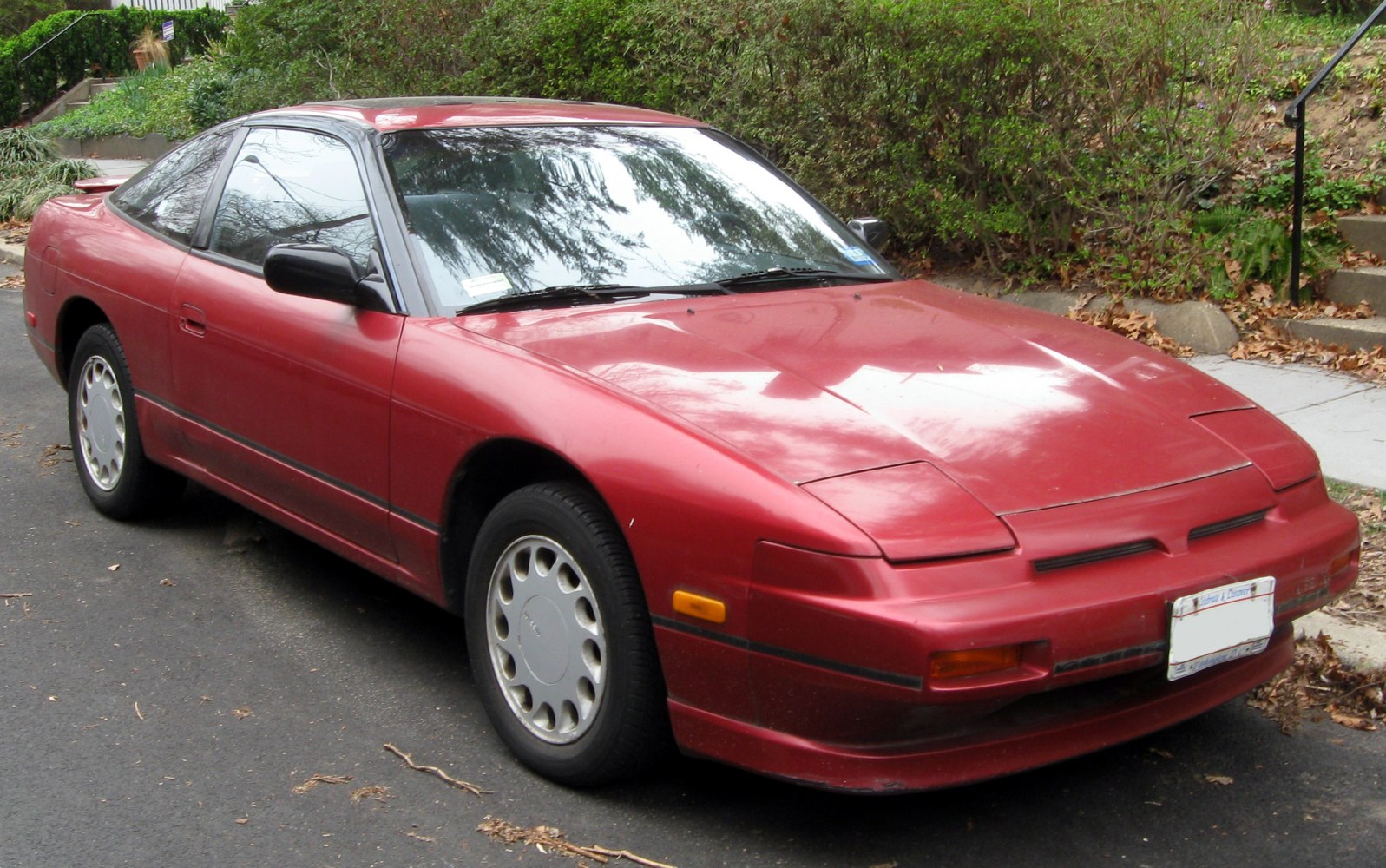Pop-up headlights and aerodynamic fastback coupe design