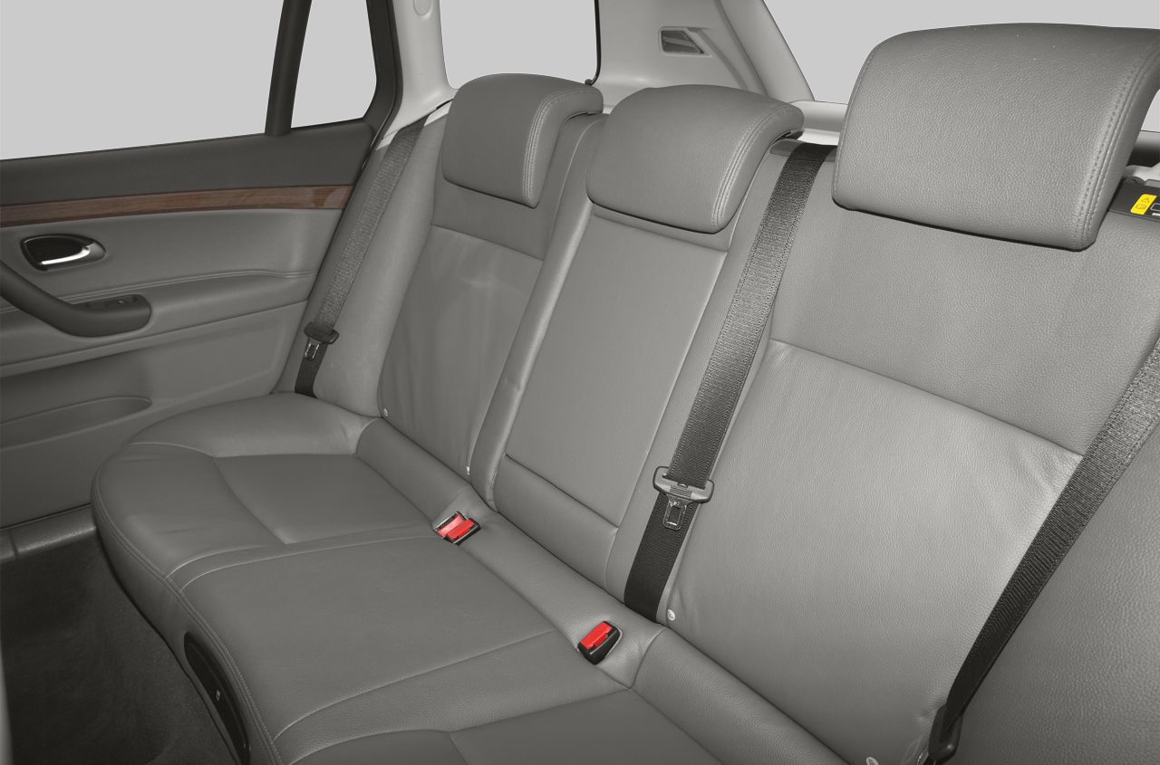 Rear leather seats with headrests and seat belts
