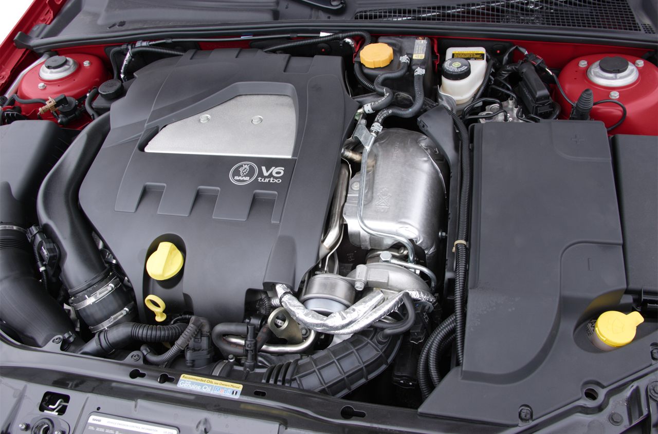 V6 turbo engine with distinct cover and surrounding components