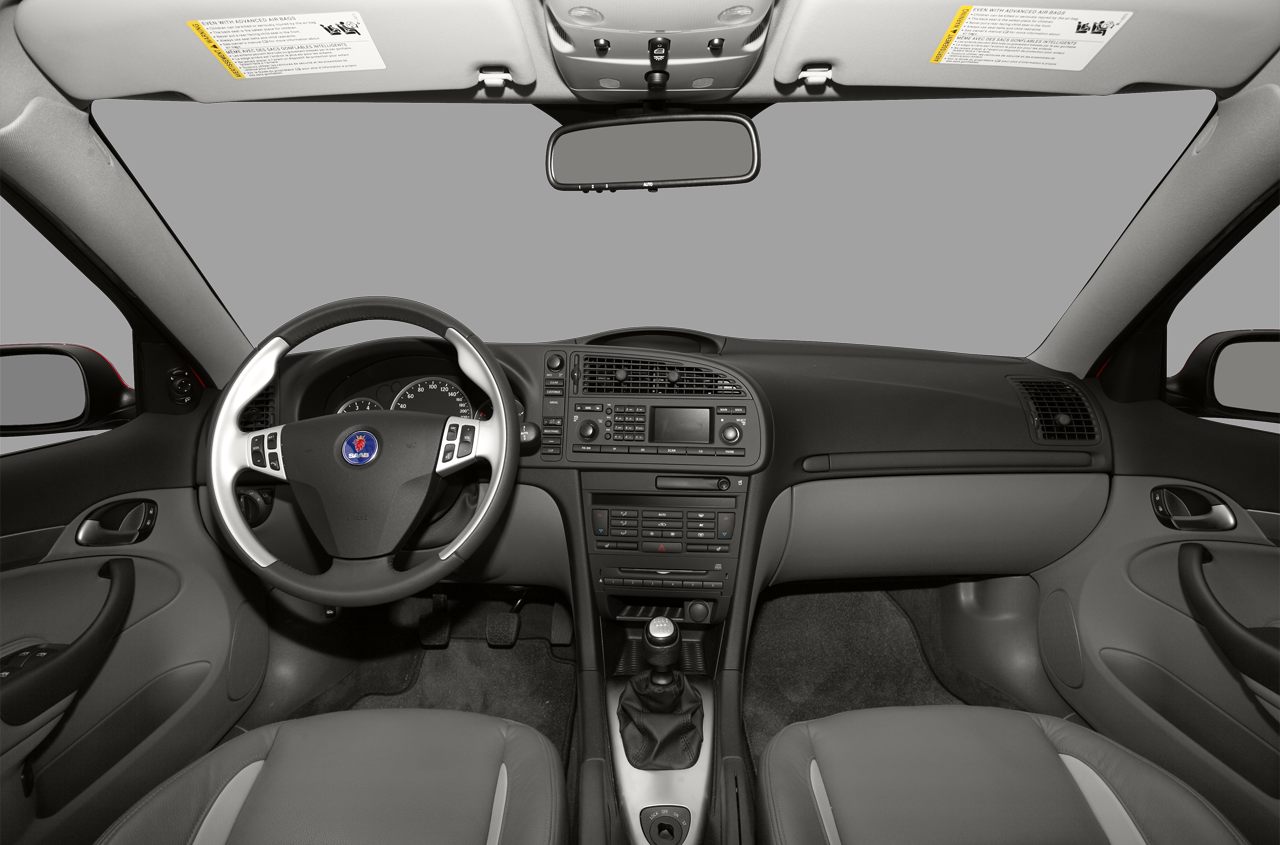 Dashboard layout and steering wheel with manual gear shift