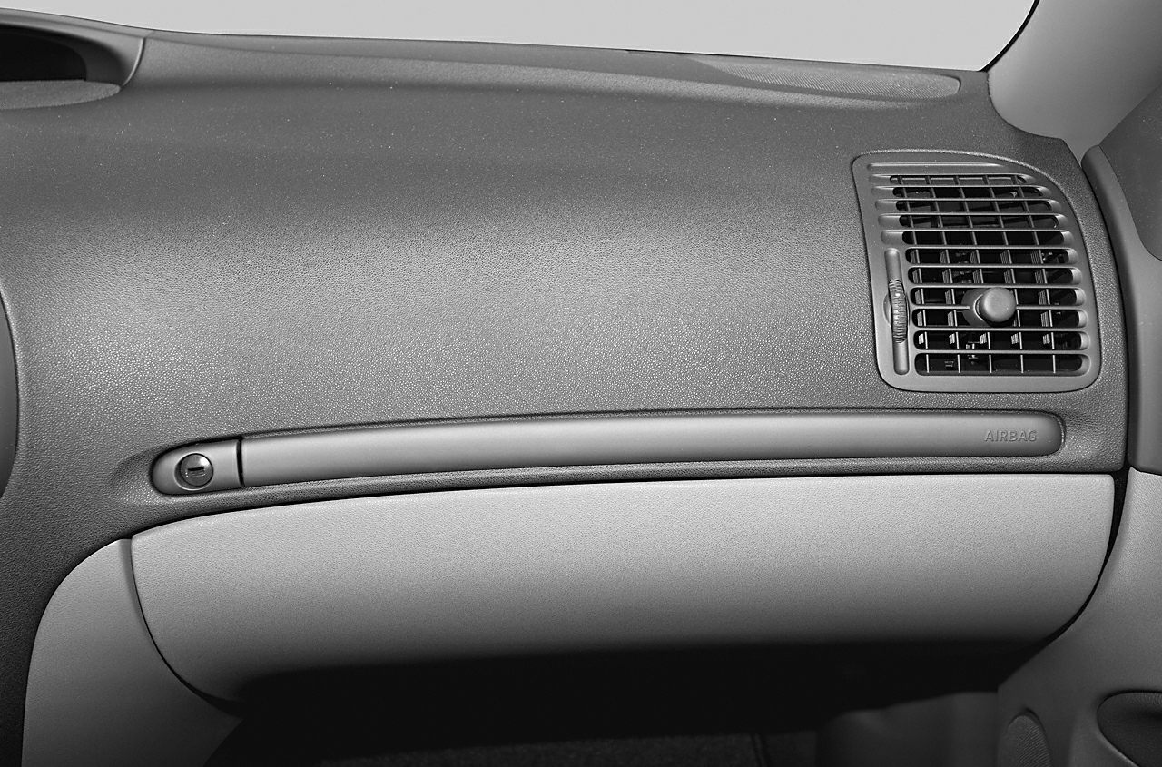 Saab 9-3 Cabriolet II passenger side dashboard with air vent and glove compartment