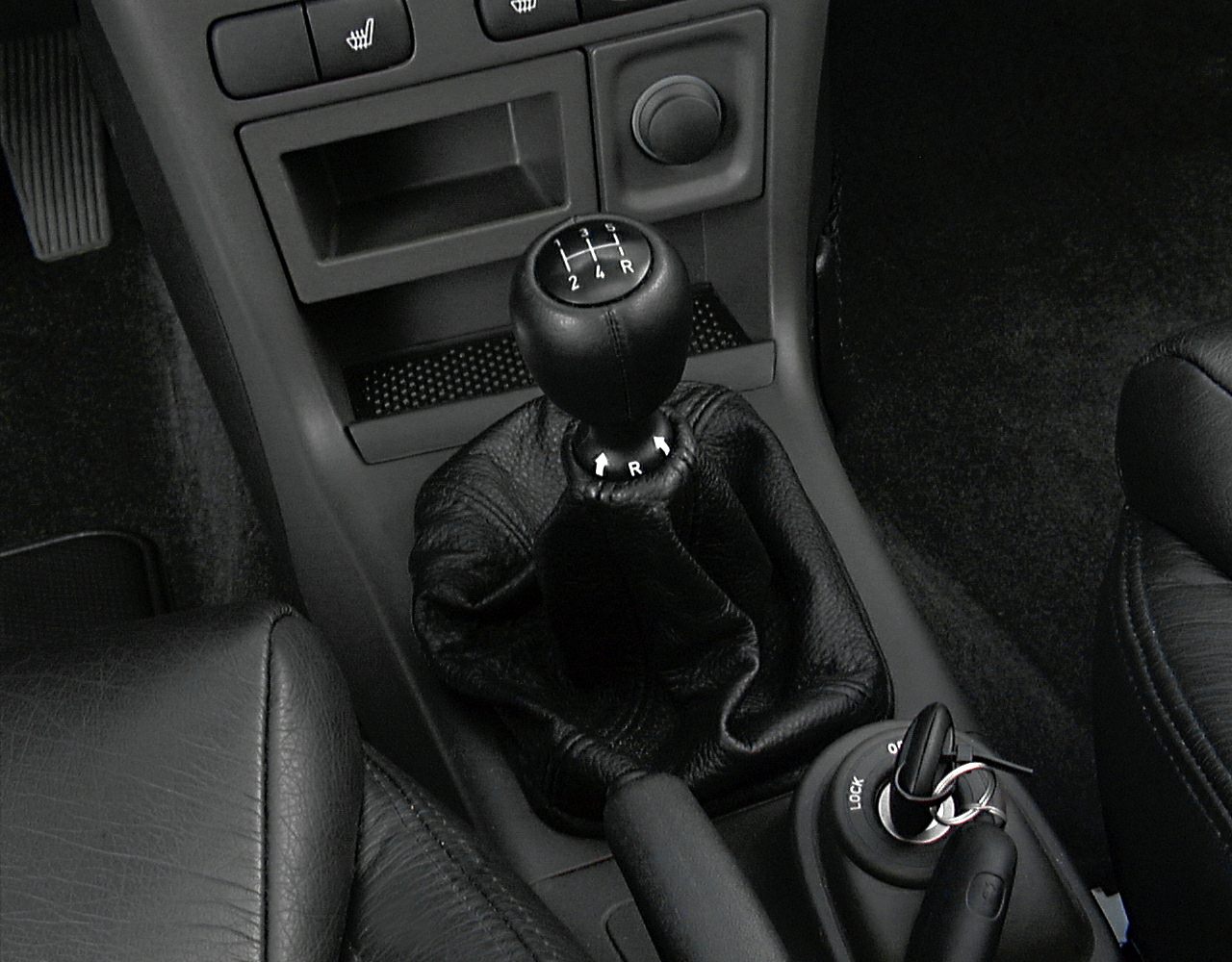 Manual transmission gear shifter and ignition key in car interior